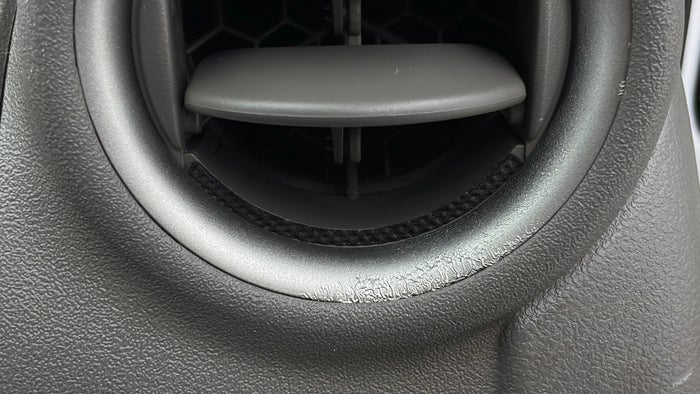 NISSAN SUNNY-Dashboard AC Vent Faded