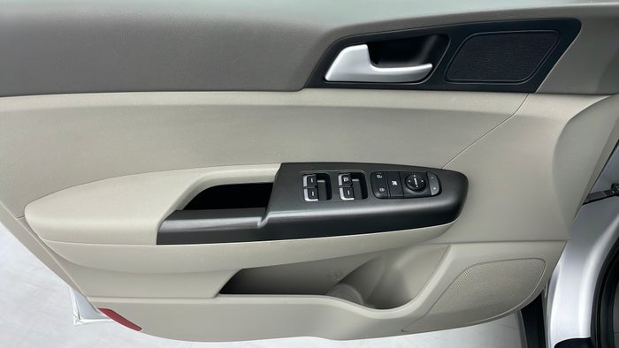 KIA SPORTAGE-Driver Side Door Panels Controls