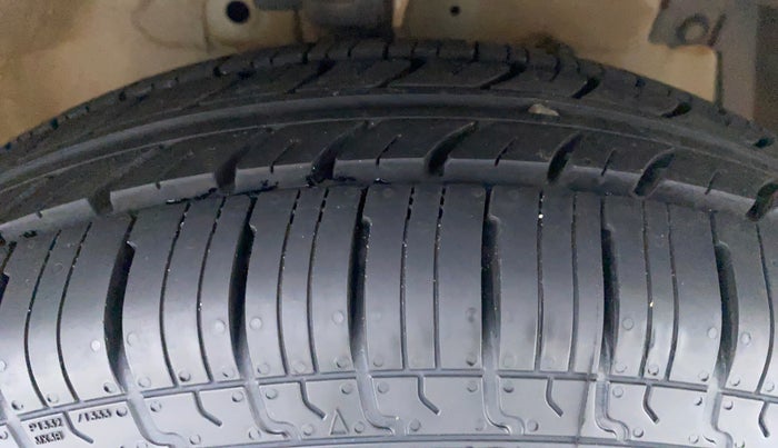 2013 Maruti Swift VXI D, Petrol, Manual, 86,374 km, Right Front Tyre Tread