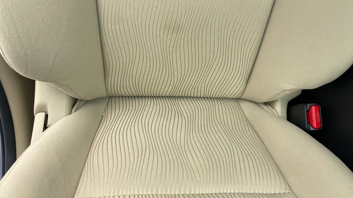 MITSUBISHI MONTERO-Seat RHS Front Stain