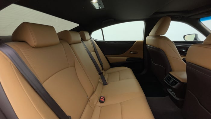 LEXUS ES350-Right Side Door Cabin View