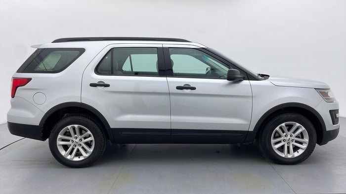 FORD EXPLORER-Right Side View