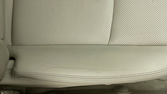INFINITI Q50-Seat RHS Front Depressed/Pressure Mark
