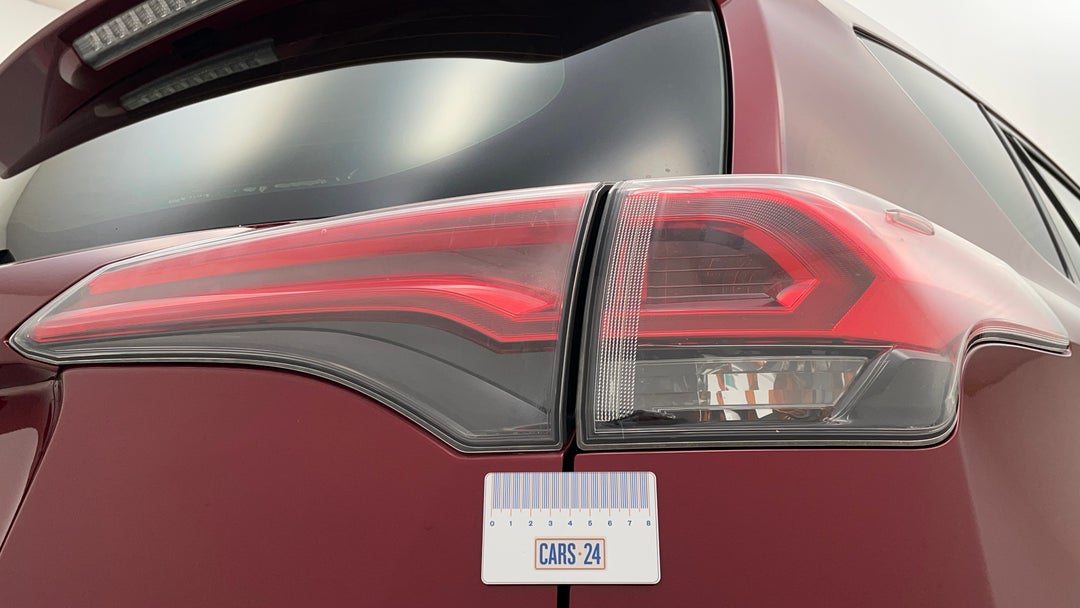 Lights Tail lights RHS Fade