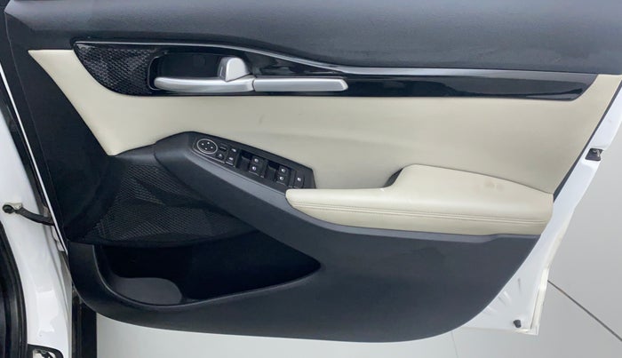 2019 KIA SELTOS HTX 1.5 PETROL MT, Petrol, Manual, 25,817 km, Driver Side Door Panels Control