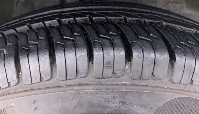 2011 Maruti Swift VDI, Diesel, Manual, 1,12,054 km, Right Front Tyre Tread