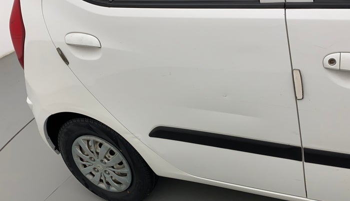 2014 Hyundai i10 MAGNA 1.1, CNG, Manual, 76,822 km, Right rear door - Minor scratches
