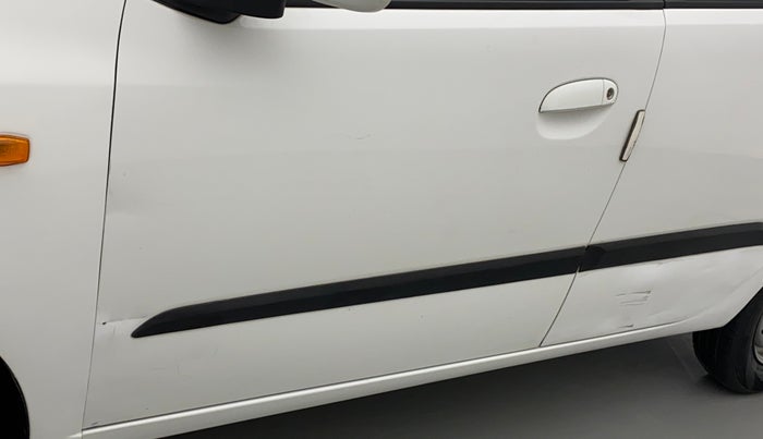 2014 Hyundai i10 MAGNA 1.1, CNG, Manual, 76,822 km, Front passenger door - Slightly dented