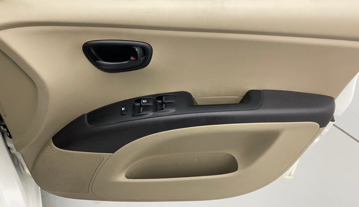 2014 Hyundai i10 MAGNA 1.1, CNG, Manual, 76,822 km, Driver Side Door Panels Control