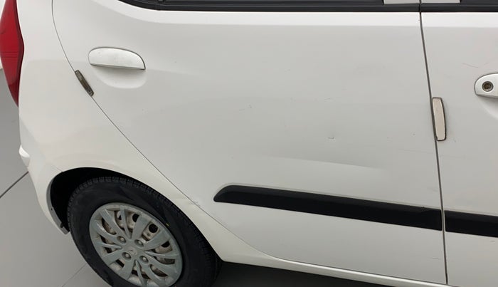 2014 Hyundai i10 MAGNA 1.1, CNG, Manual, 76,822 km, Right rear door - Slightly dented