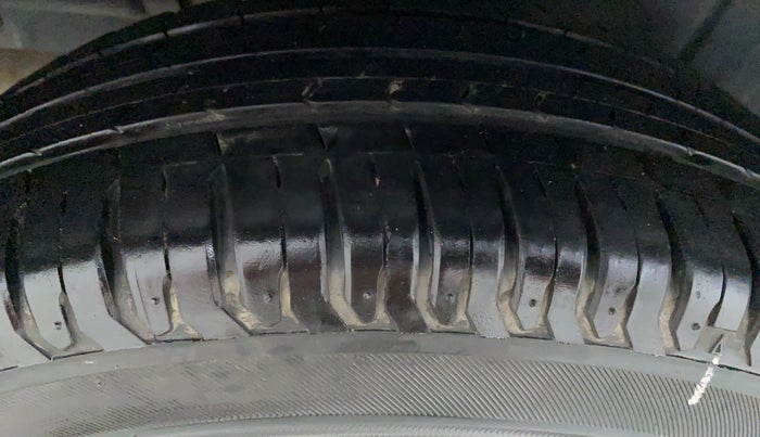 2019 Maruti Ertiga VXI SHVS, Petrol, Manual, 13,964 km, Right Rear Tyre Tread