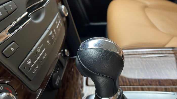 NISSAN PATROL-Gear lever Knob Scratch