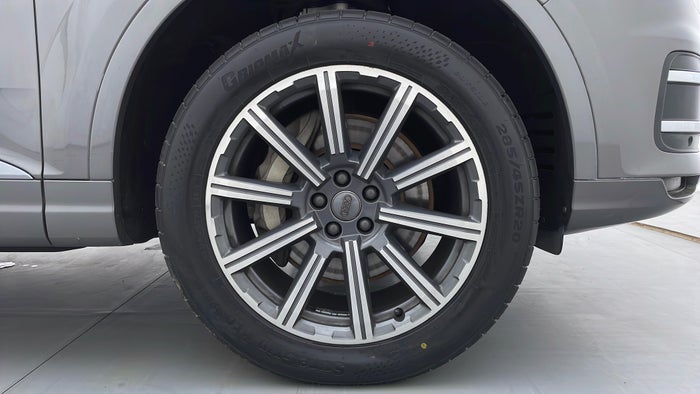 AUDI Q7-Right Front Tyre