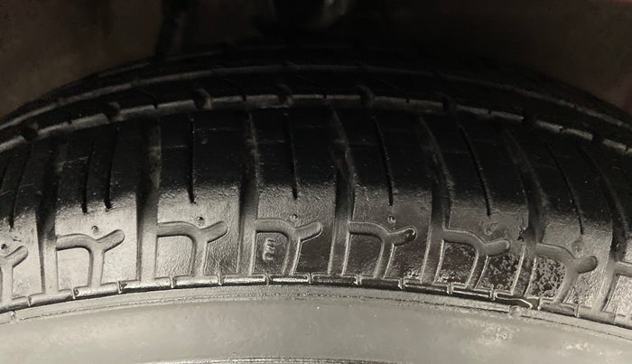 2016 Hyundai i10 MAGNA 1.1 IRDE2, Petrol, Manual, 29,096 km, Right Front Tyre Tread