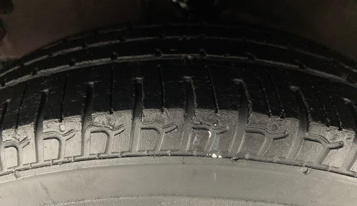 2016 Hyundai i10 MAGNA 1.1 IRDE2, Petrol, Manual, 29,096 km, Left Front Tyre Tread