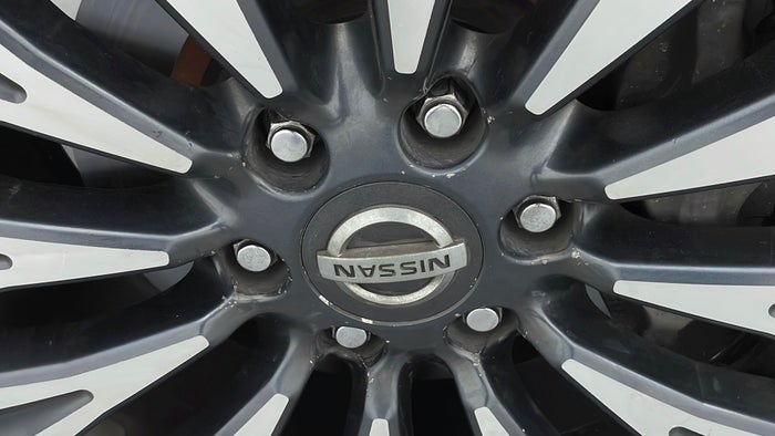 NISSAN PATROL-Alloy Wheel LHS Front Scratch