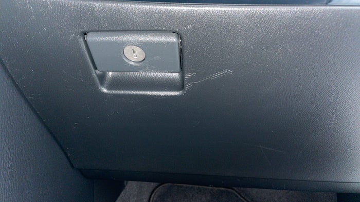 NISSAN PATROL-Dashboard Glove box Scratch