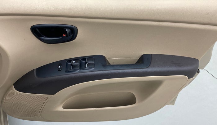 2010 Hyundai i10 MAGNA 1.1 IRDE2, Petrol, Manual, 71,242 km, Driver Side Door Panels Control