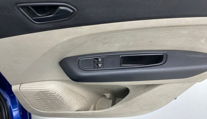 2019 Renault TRIBER 1.0 RXL PETROL, Petrol, Manual, 25,062 km, Driver Side Door Panels Control
