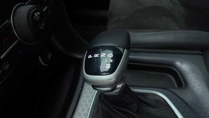 DODGE CHARGER-Gear lever Knob Scratch