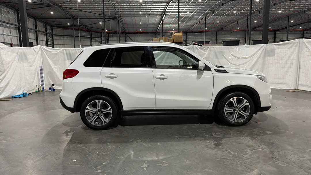 2016 Suzuki Vitara Rt-X (4WD), Automatic, 111945 km, Right Side View