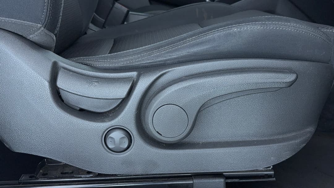 2017 Hyundai Tucson Active (FWD), Automatic, 71805 km, Drivers Side Adjustment Panel