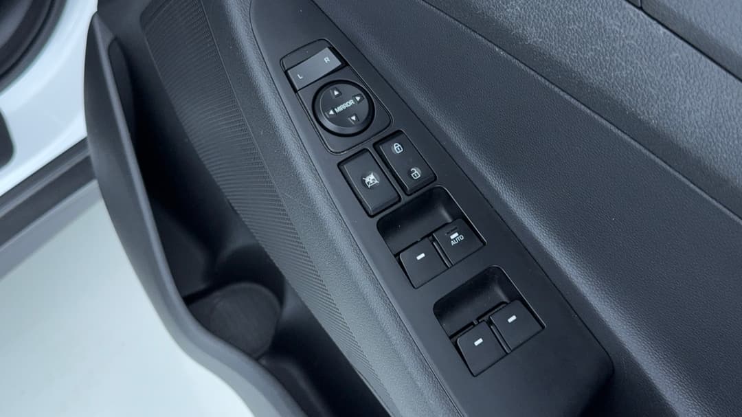 2017 Hyundai Tucson Active (FWD), Automatic, 71805 km, Drivers Side Door Panel Controls