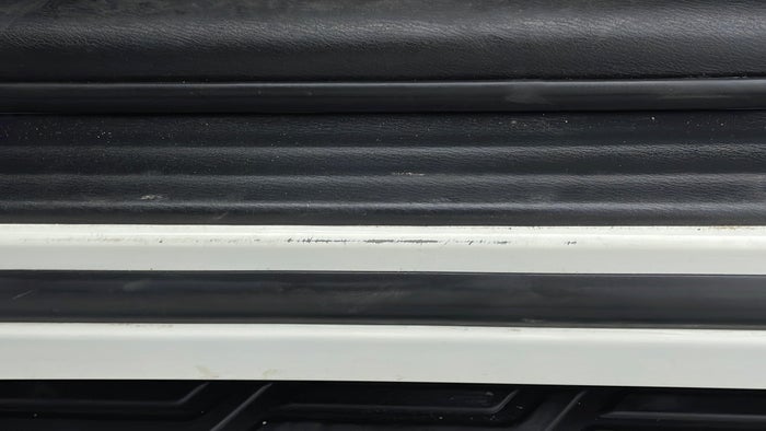 NISSAN PATROL-Running Board LHS Scratch