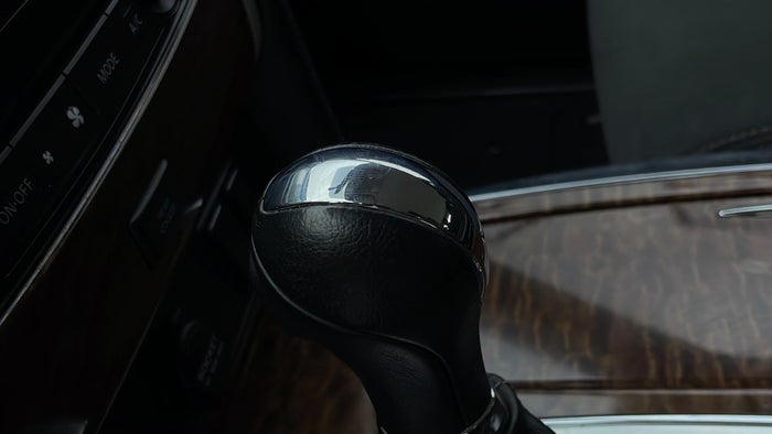 NISSAN PATROL-Gear lever Knob Scratch