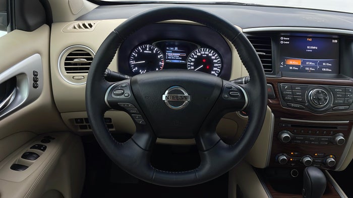 NISSAN PATHFINDER-Steering Wheel Close-up