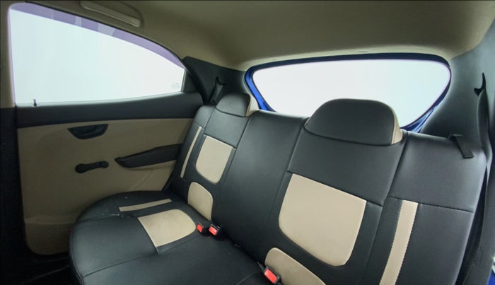 2015 Hyundai Eon MAGNA PLUS, Petrol, Manual, 29,128 km, Right Side Rear Door Cabin