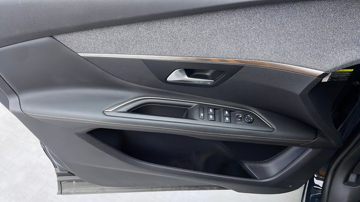 PEUGEOT 3008-Driver Side Door Panels Controls