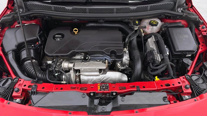 OPEL ASTRA-Engine Bonet View