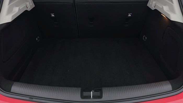 OPEL ASTRA-Boot Inside View