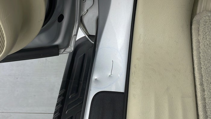 NISSAN PATROL-Running Board LHS Scratch