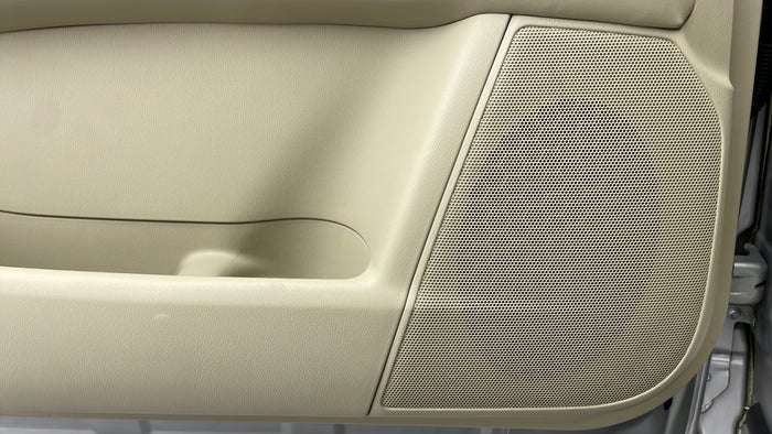 NISSAN PATROL-Speakers