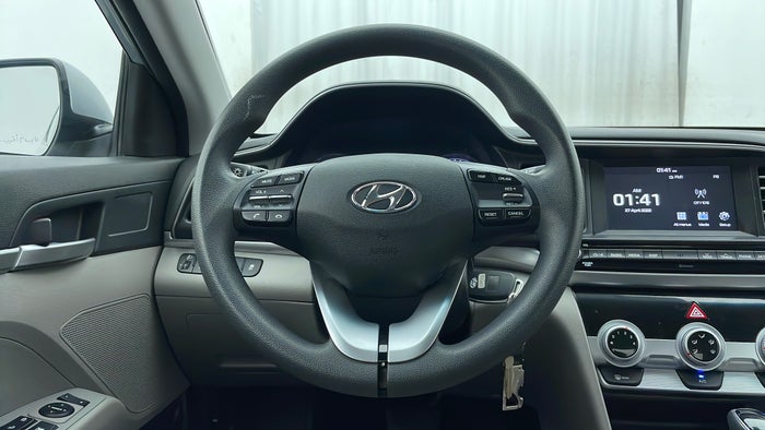 HYUNDAI ELANTRA-Steering Wheel Close-up