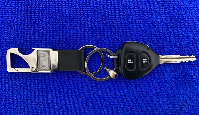 2013 Toyota Innova 2.5 VX 7 STR BS IV, Diesel, Manual, 58,189 km, Key Close Up
