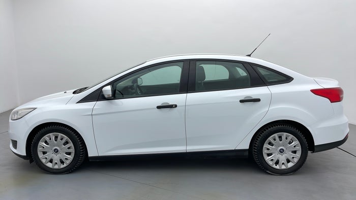 FORD FOCUS-Left Side View