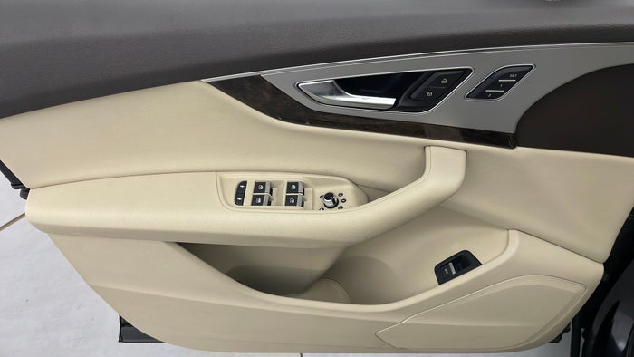 AUDI Q7-Driver Side Door Panels Controls