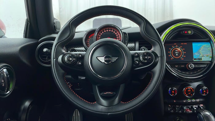 MINI COOPER-Steering Wheel Close-up