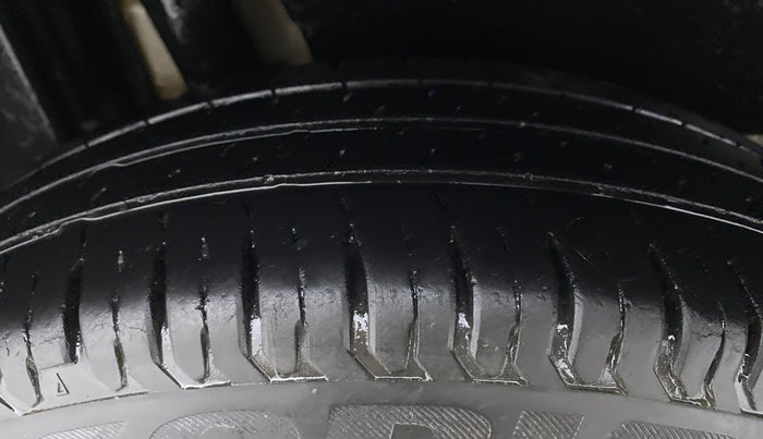 2018 Maruti Dzire VXI, Petrol, Manual, 50,440 km, Right Rear Tyre Tread