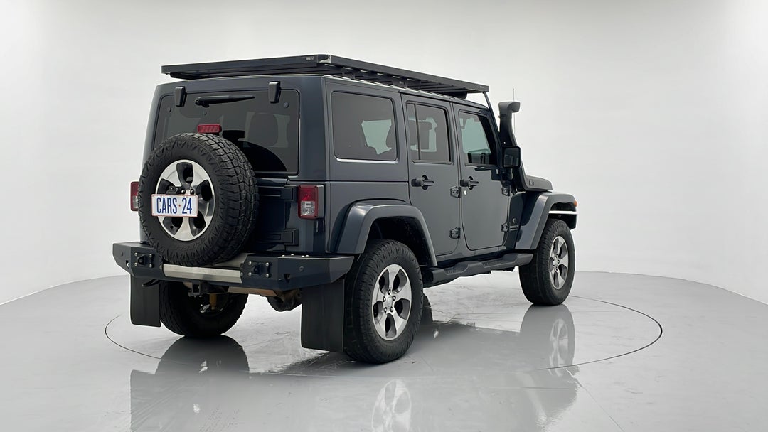 Right Back Diagonal (45- Degree) View