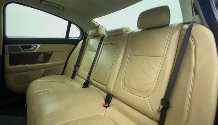 2014 Jaguar XF 3.0 S V6, Diesel, Automatic, 31,523 km, Right Side Rear Door Cabin