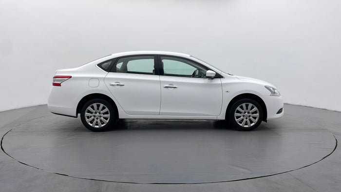 NISSAN SENTRA-Right Side View