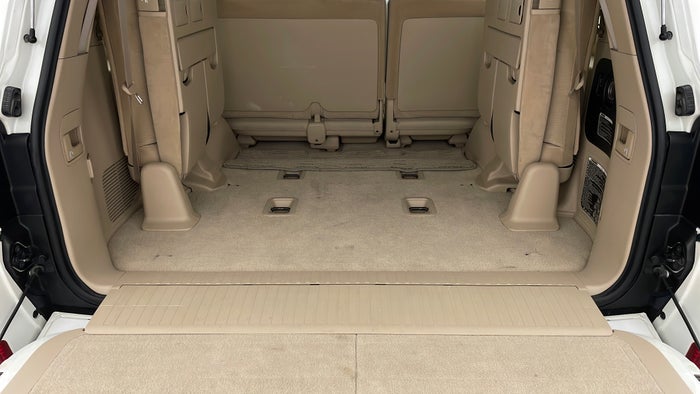 TOYOTA LAND CRUISER-Boot Inside View