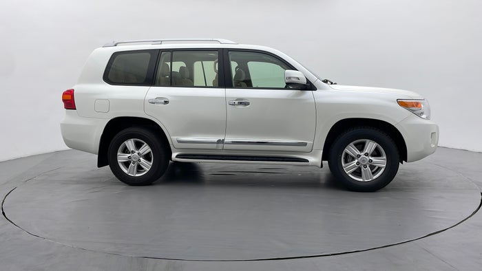 TOYOTA LAND CRUISER-Right Side View