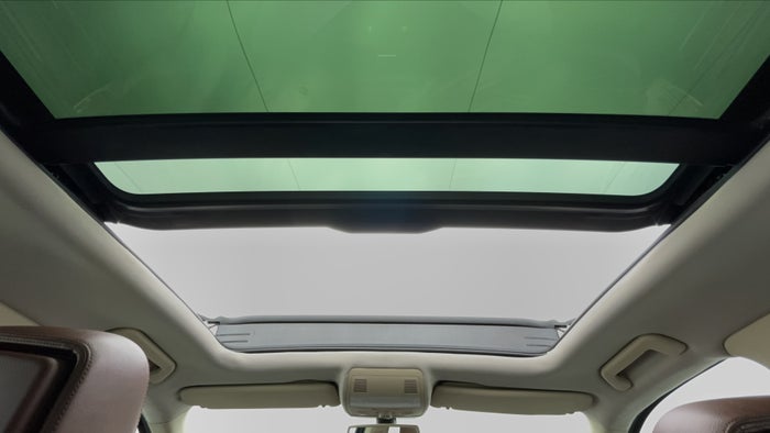 VOLKSWAGEN TOUAREG-Interior Sunroof/Moonroof
