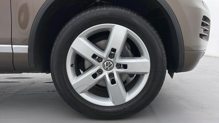 VOLKSWAGEN TOUAREG-Right Front Tyre