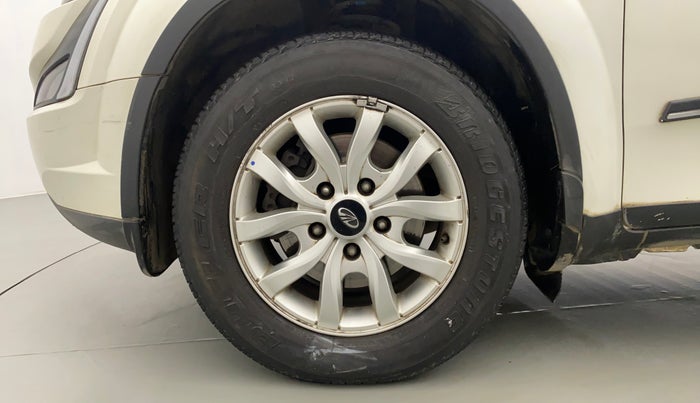 2018 Mahindra XUV500 W9, Diesel, Manual, 70,203 km, Left Front Wheel